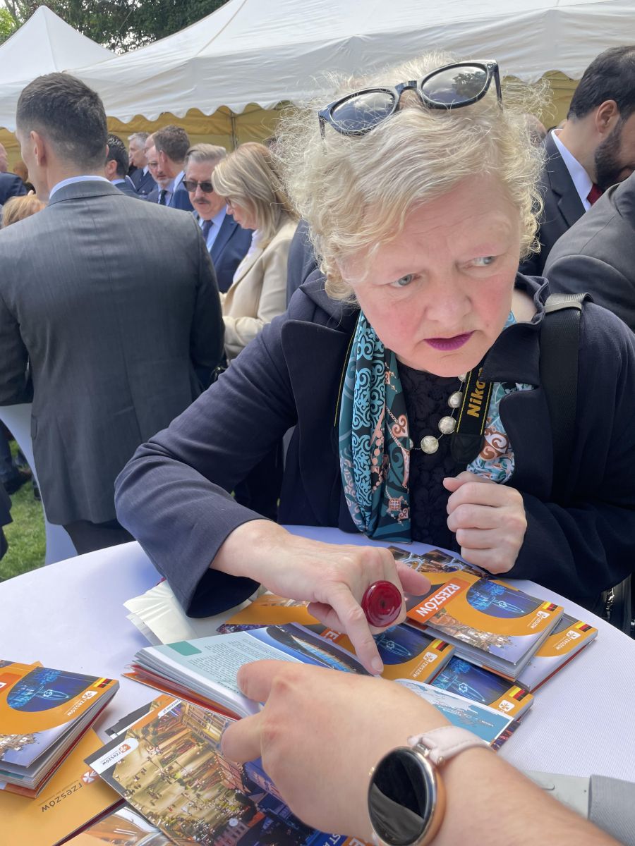 zdjęcie ze stoiska promującego Miasto Rzesz&oacute;w